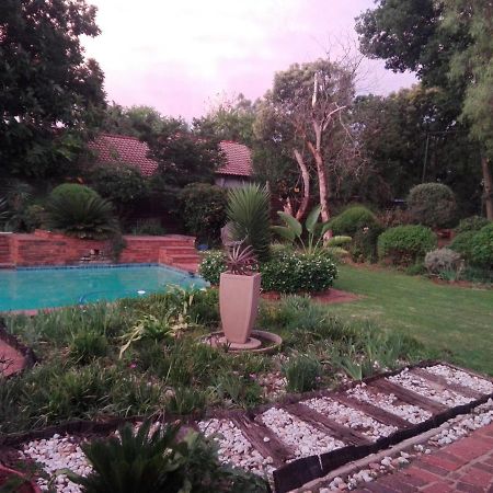 Fourways Guest Lodge Johannesburg Exterior photo