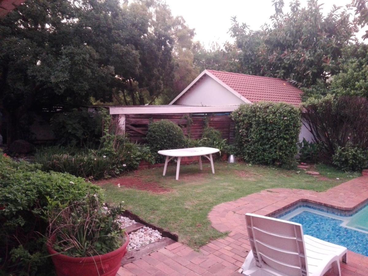 Fourways Guest Lodge Johannesburg Exterior photo