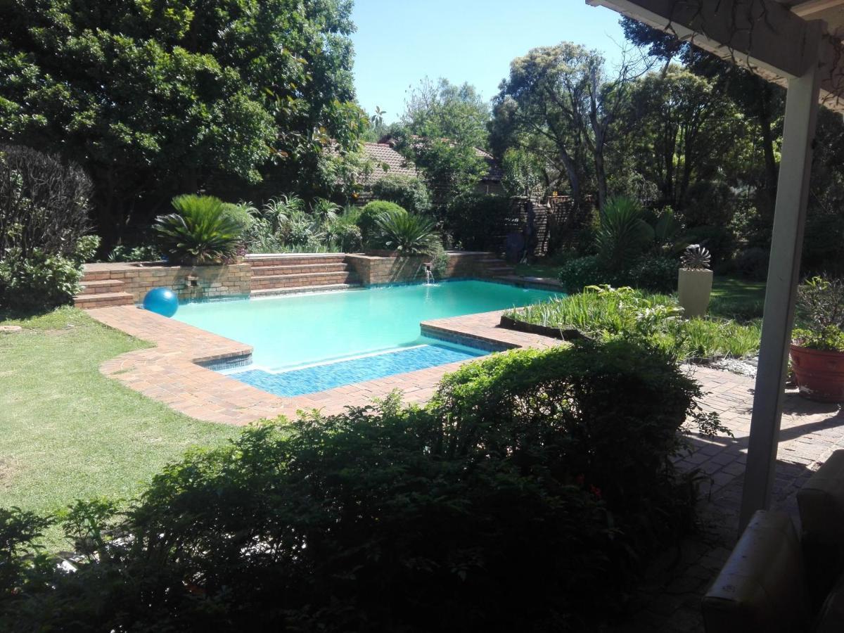 Fourways Guest Lodge Johannesburg Exterior photo